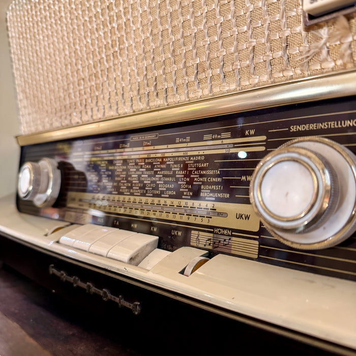 Radio Grundig 1097 a valvole in bachelite funzionante Germania 1950 ca