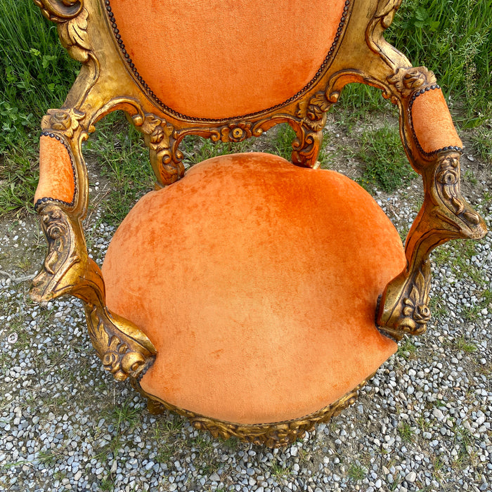 Poltrona trono barocco in oro e velluto arancio 1970 ca