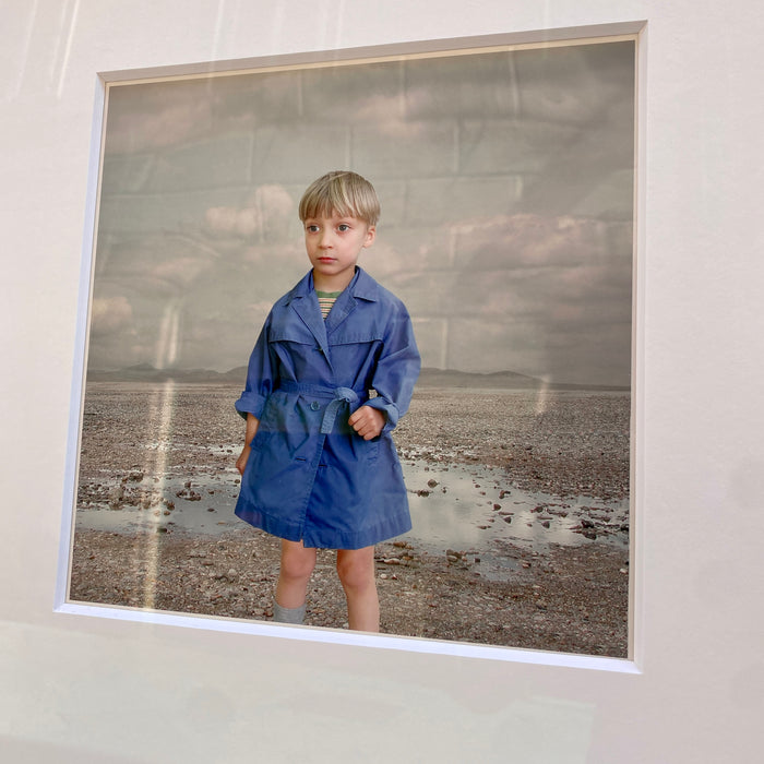 Loretta Lux - "Boy in a blue raincoat no.2" - fotografia ed.20 - 2001