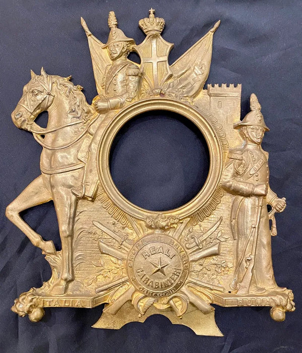 Cornice porta orologio in metallo Carabinieri Reali Vittorio Bonomi Milano 1900 ca