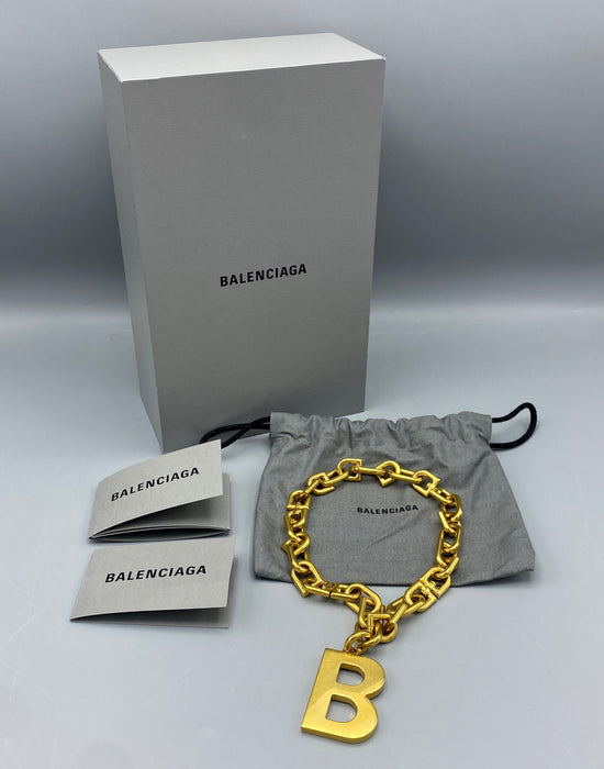 Collana Balenciaga Demna Big B dorata con pendente completa di scatola 2020 ca