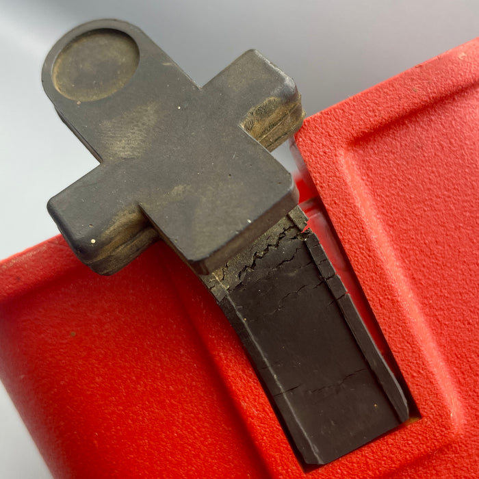 Olivetti Valentine rossa macchina scrivere design E. Sottsass 1969