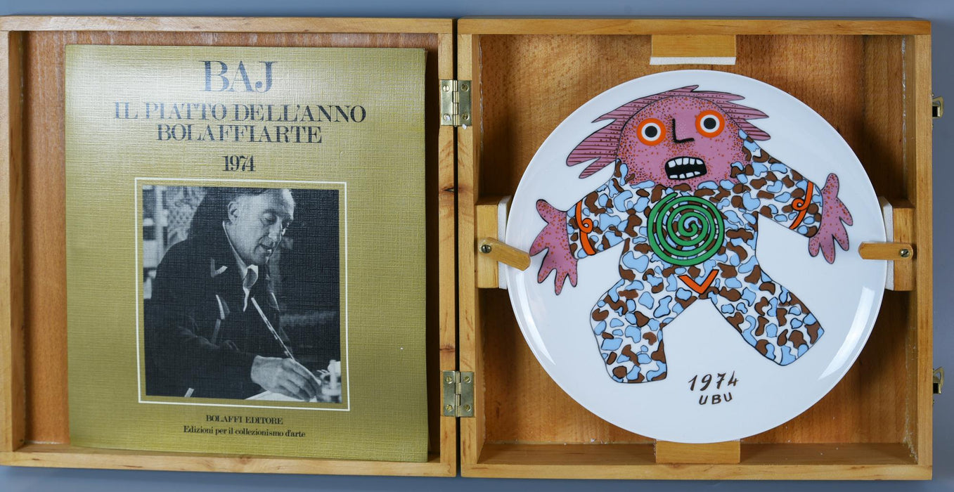 Enrico Baj – “Il Piatto dell'anno 1974" – piatto in ceramica 277/500– 1974