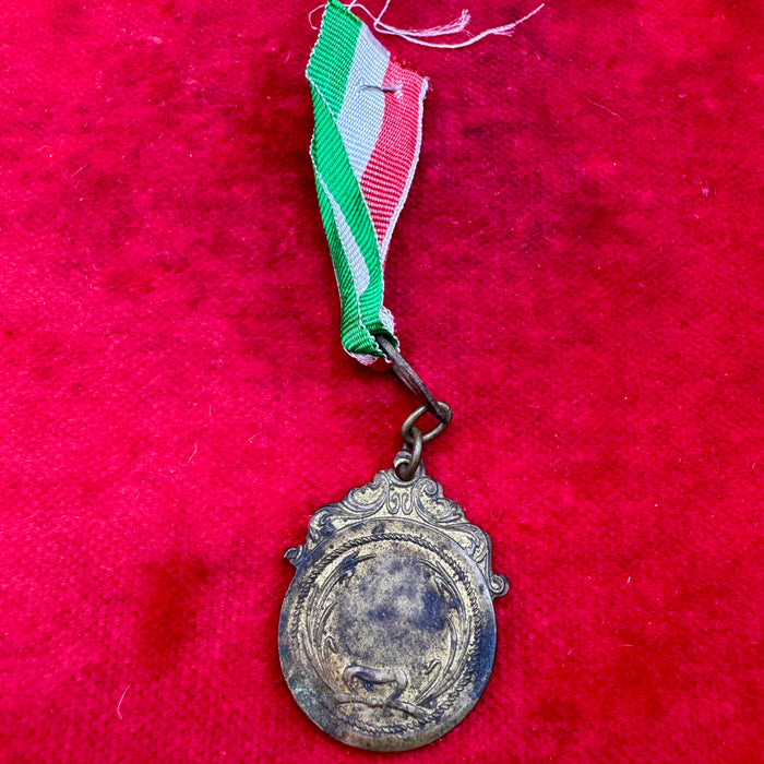 Pendente medaglia Duce Credere Obbedire Combattere tricolore 1940 ca