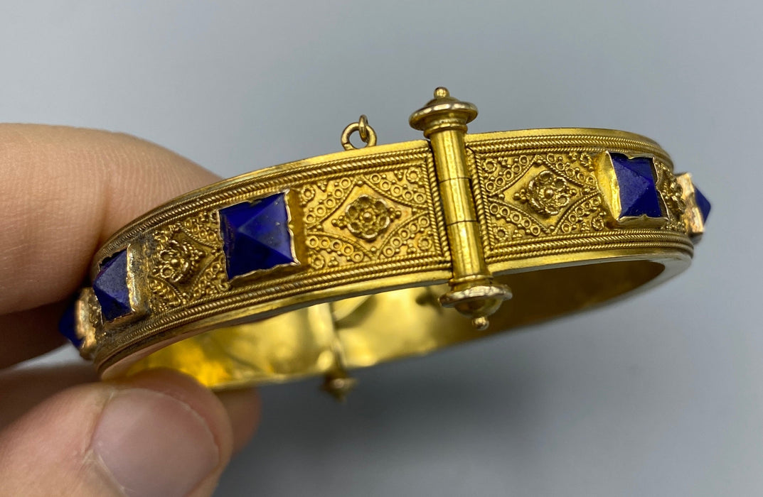 Bracciale oro microgranulazione e lapislazzuli attr. Castellani Roma inizio XIX sec