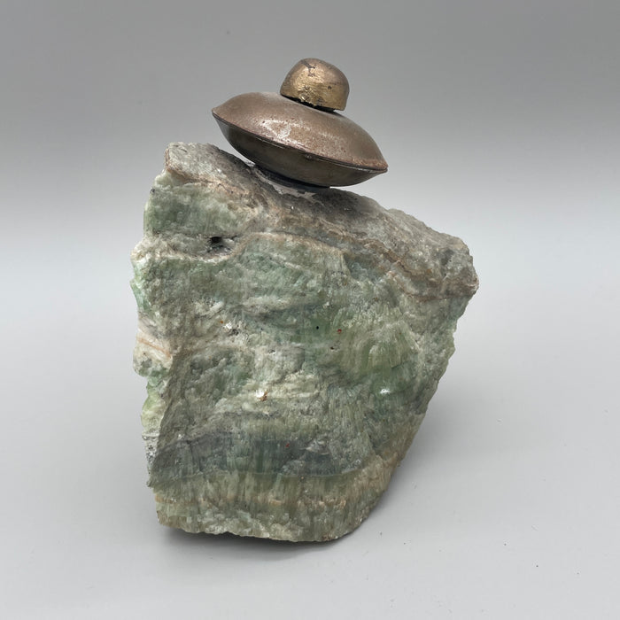 Federico Bocci - "Disco volante su roccia" - scultura ottone & roccia - 2020 ca