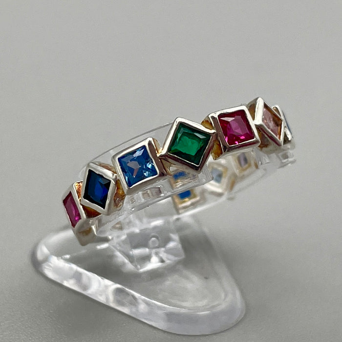 Anello eternity argentato bigiotteria con pietre colorate 2020 ca