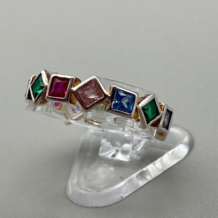 Anello eternity argentato bigiotteria con pietre colorate 2020 ca