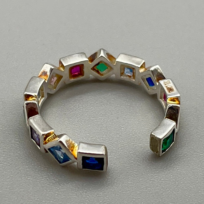 Anello eternity argentato bigiotteria con pietre colorate 2020 ca