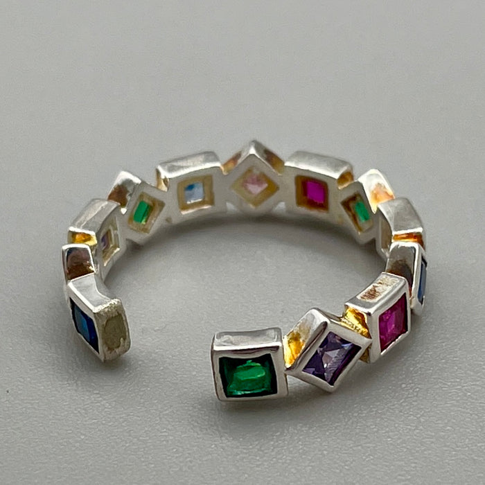 Anello eternity argentato bigiotteria con pietre colorate 2020 ca