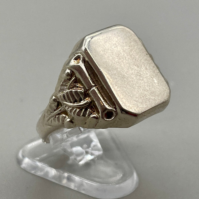 Anello sigillo rettangolare con decori in argento 925 anno 2020 ca