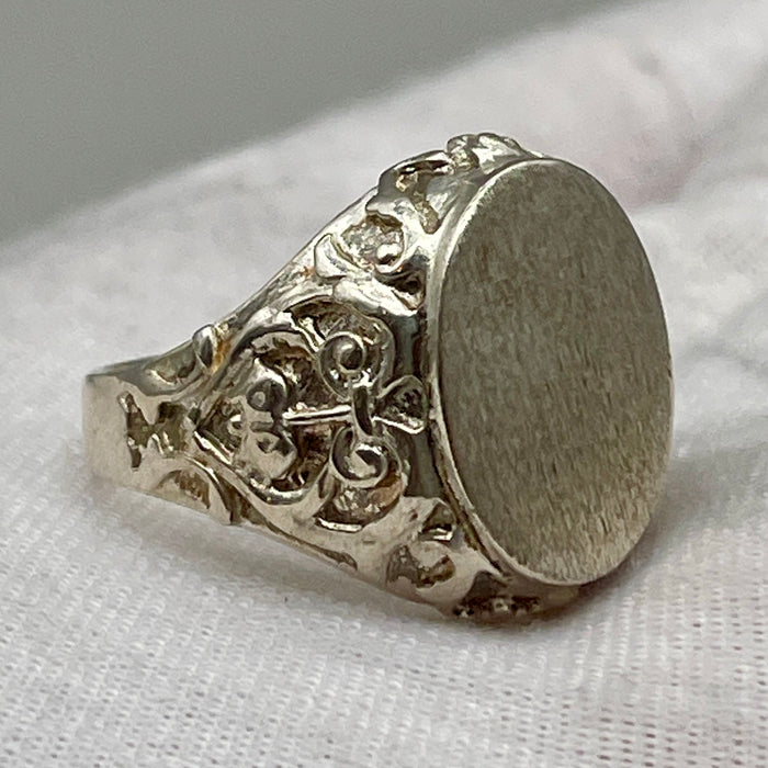 Anello sigillo ovale con decori in argento 925 anno 2020 ca