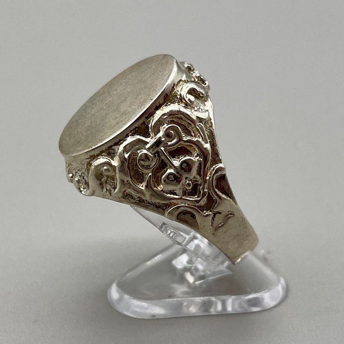 Anello sigillo ovale con decori in argento 925 anno 2020 ca