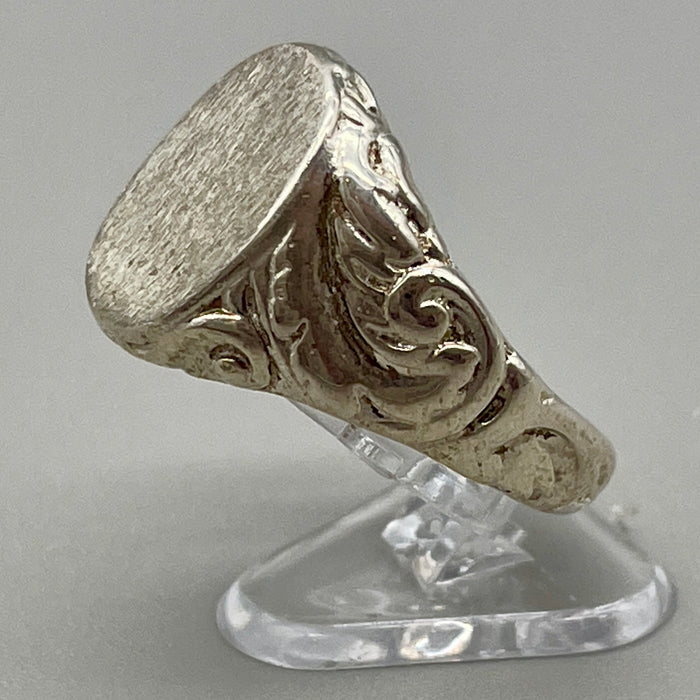 Anello sigillo ovale con decori in argento 925 anno 2020 ca