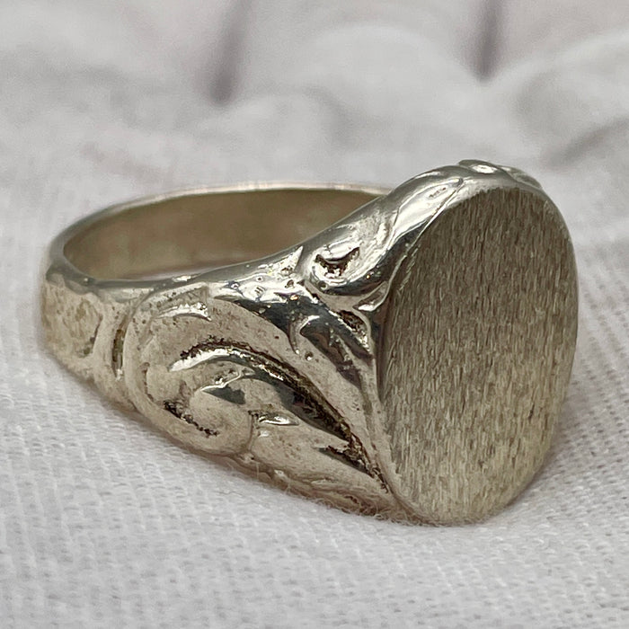 Anello sigillo ovale con decori in argento 925 anno 2020 ca