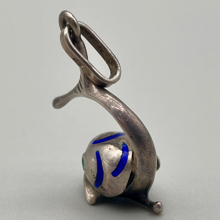Pendente a forma di delfino in argento 925 e smalti 1990 ca