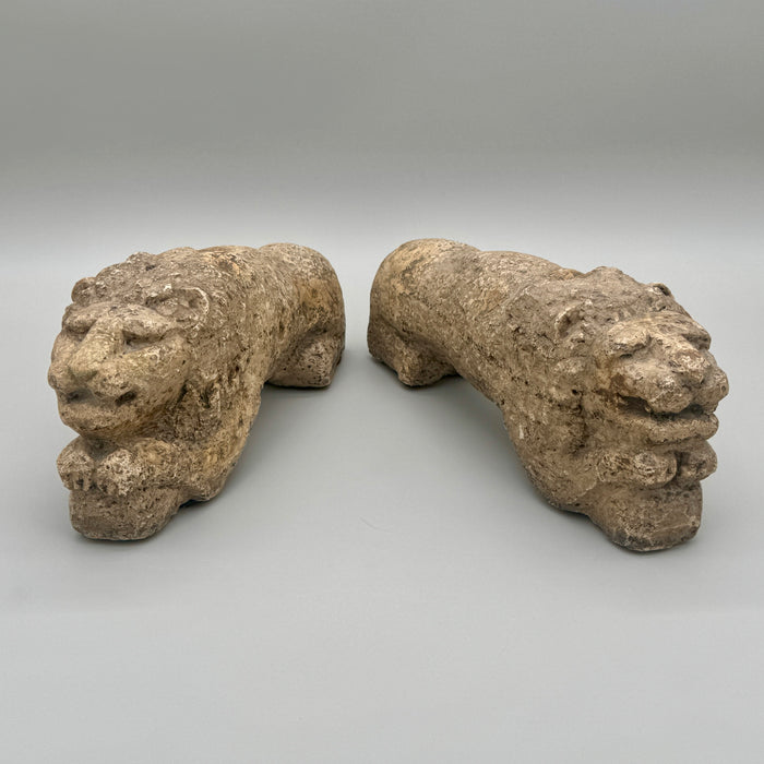 Coppia Leoni sculture antiche in travertino dipinti Siena XIII sec