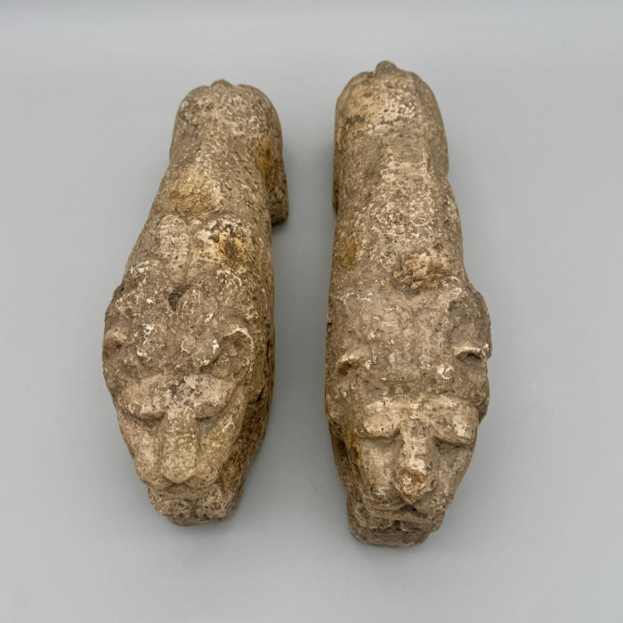 Coppia Leoni sculture antiche in travertino dipinti Siena XIII sec