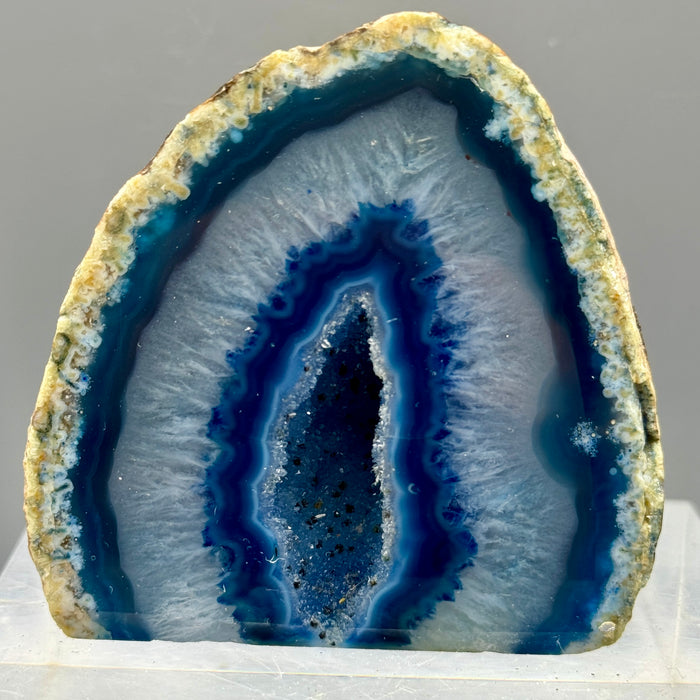 Agata blu del Brasile geode minerale pietra da collezione 191 gr.