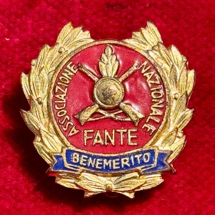 Distintivo Associazione Nazionale Fante Benemerito smaltato Lorioli 1950 ca