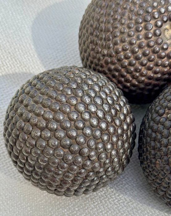 Bocce in legno chiodato Boules de Pétanques decorate numerate Francia fine XIX sec.