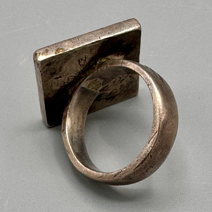 Anello da uomo quadrato in argento Touareg prima metà XX sec.