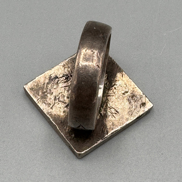 Anello da uomo quadrato in argento Touareg prima metà XX sec.