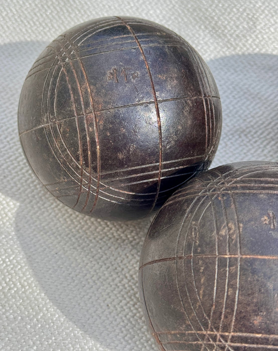 Bocce in ferro da competizione Boules de Pétanques decorate Francia inizio XX sec.