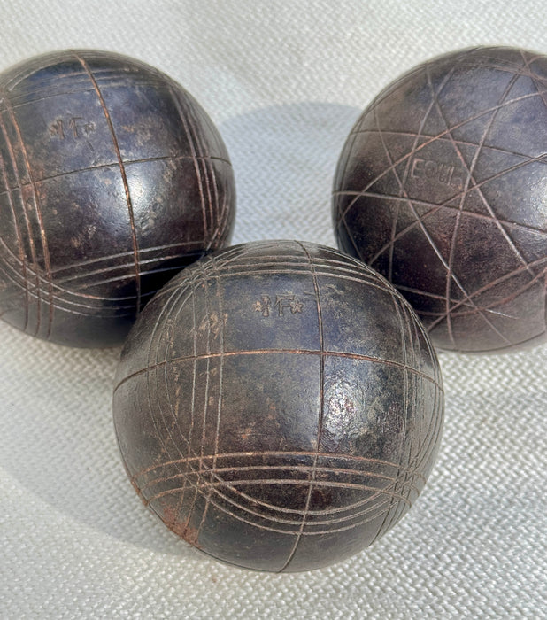 Bocce in ferro da competizione Boules de Pétanques decorate Francia inizio XX sec.