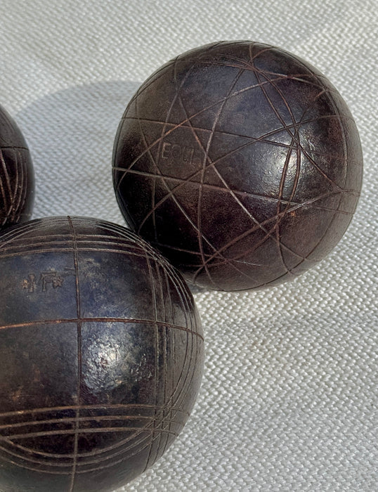 Bocce in ferro da competizione Boules de Pétanques decorate Francia inizio XX sec.