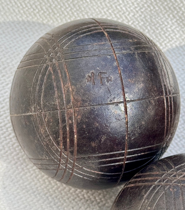 Bocce in ferro da competizione Boules de Pétanques decorate Francia inizio XX sec.