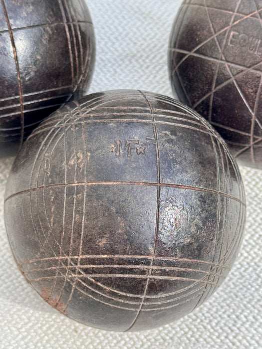 Bocce in ferro da competizione Boules de Pétanques decorate Francia inizio XX sec.