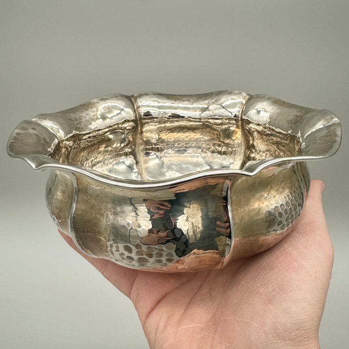 Ciotola Cassetti Firenze ricurva placcata argento martellata a mano 1990 ca