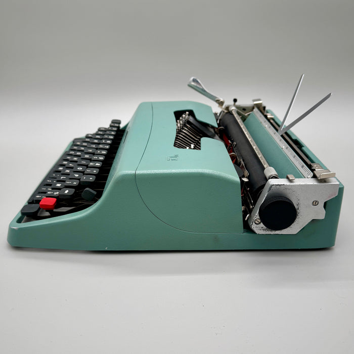 Olivetti Lettera 32 verde acqua macchina scrivere con custodia 1960 ca