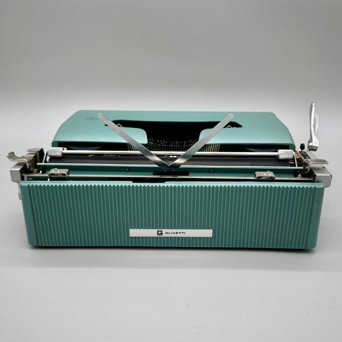 Olivetti Lettera 32 verde acqua macchina scrivere con custodia 1960 ca