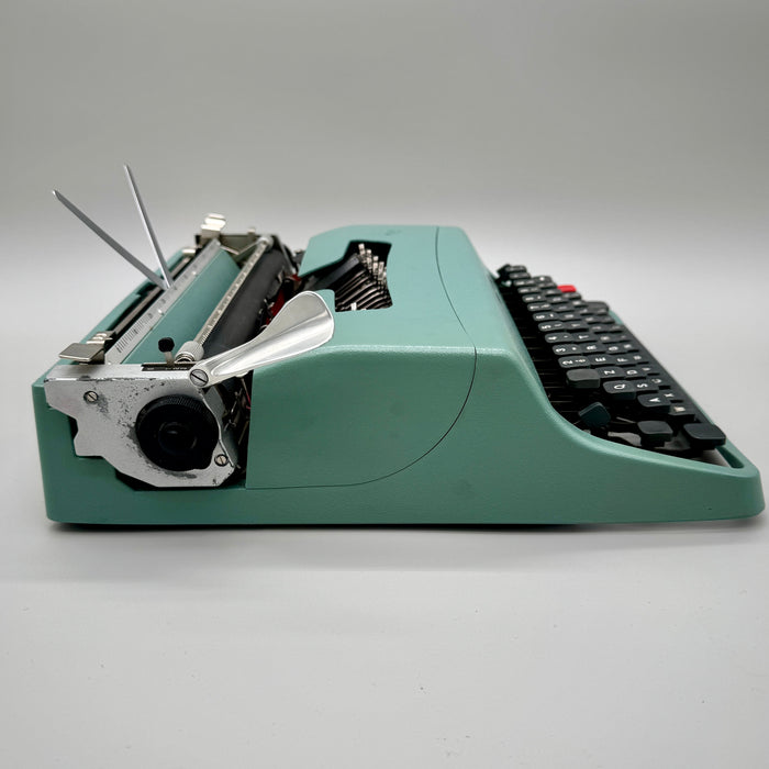 Olivetti Lettera 32 verde acqua macchina scrivere con custodia 1960 ca