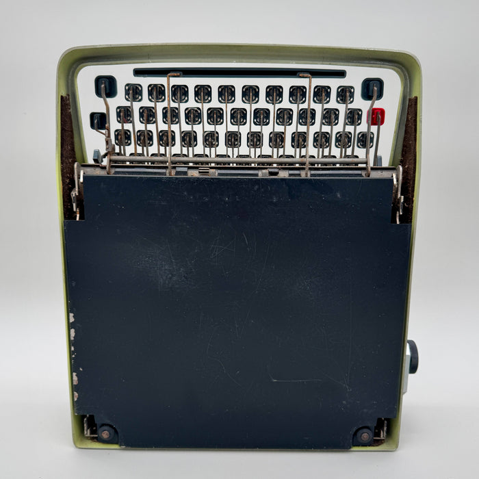 Olivetti Lettera 32 verde lime macchina scrivere con custodia 1960 ca