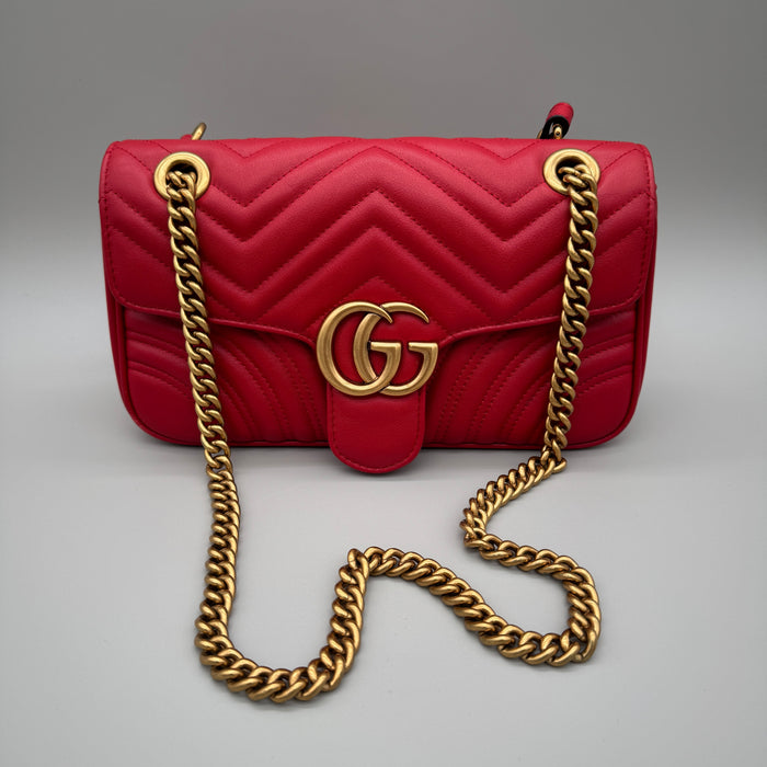 Borsa Gucci GG Marmont Flap tracolla pelle rossa misura M 26 cm anno 2020 ca