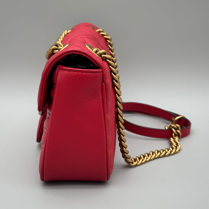 Borsa Gucci GG Marmont Flap tracolla pelle rossa misura M 26 cm anno 2020 ca