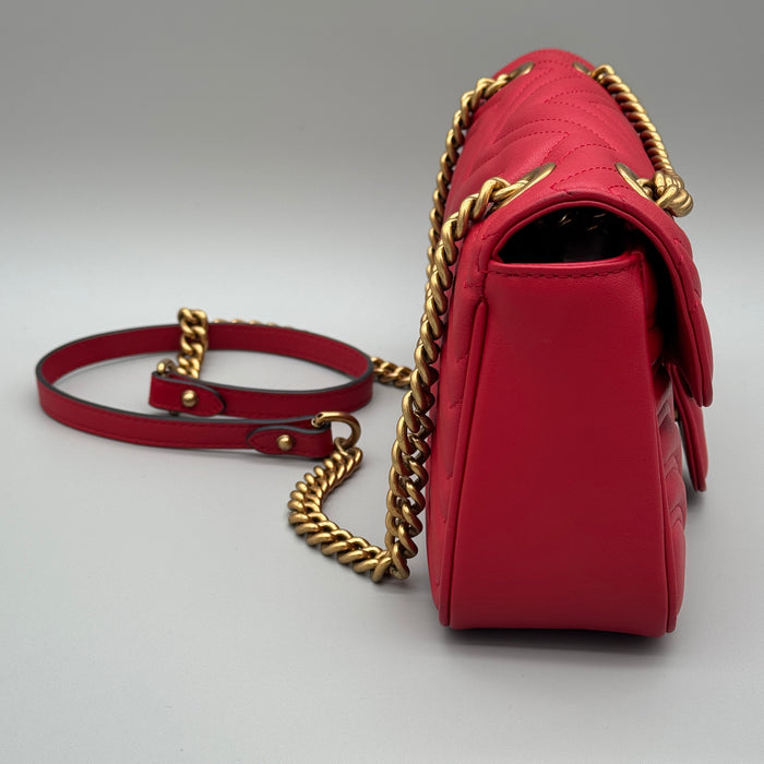 Borsa Gucci GG Marmont Flap tracolla pelle rossa misura M 26 cm anno 2020 ca