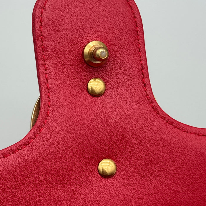 Borsa Gucci GG Marmont Flap tracolla pelle rossa misura M 26 cm anno 2020 ca