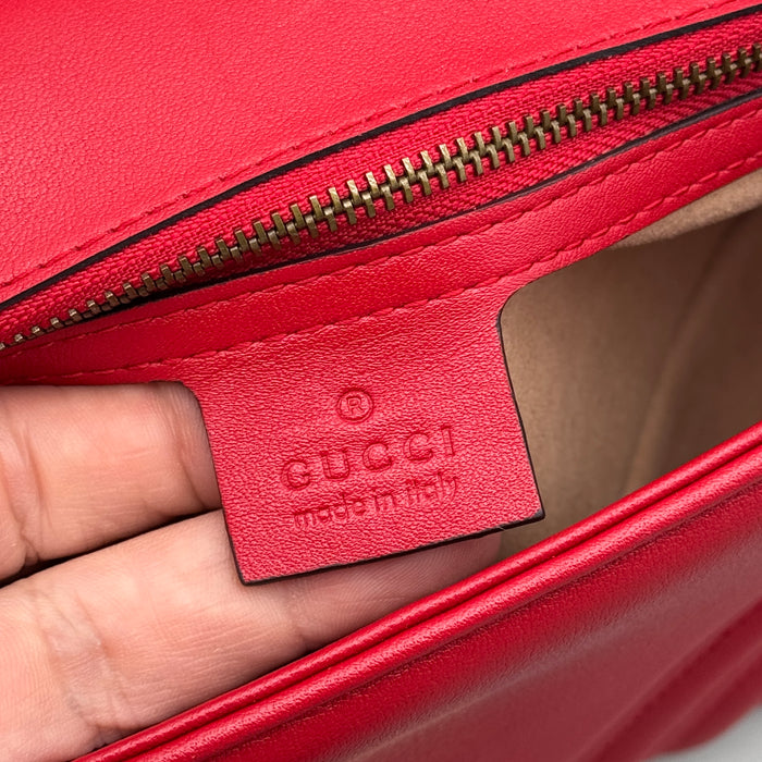 Borsa Gucci GG Marmont Flap tracolla pelle rossa misura M 26 cm anno 2020 ca