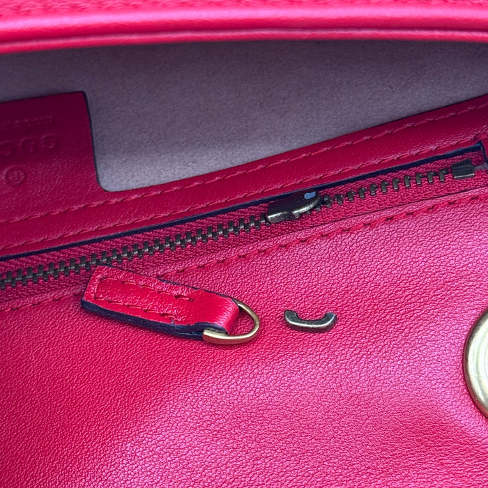Borsa Gucci GG Marmont Flap tracolla pelle rossa misura M 26 cm anno 2020 ca
