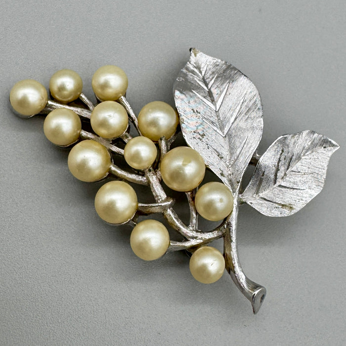 Trifari spilla argentata foglie & perle vintage 1970 ca