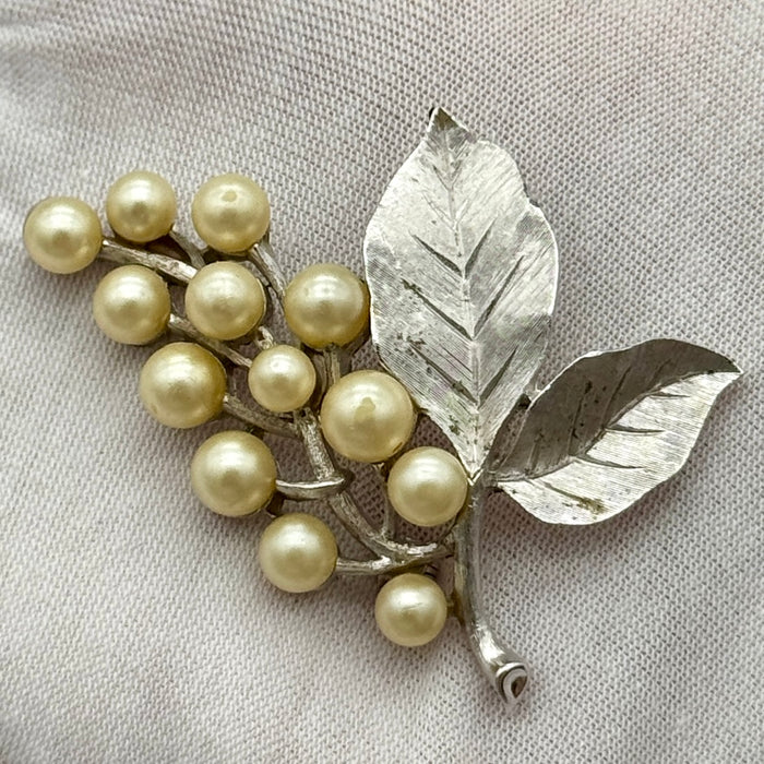 Trifari spilla argentata foglie & perle vintage 1970 ca