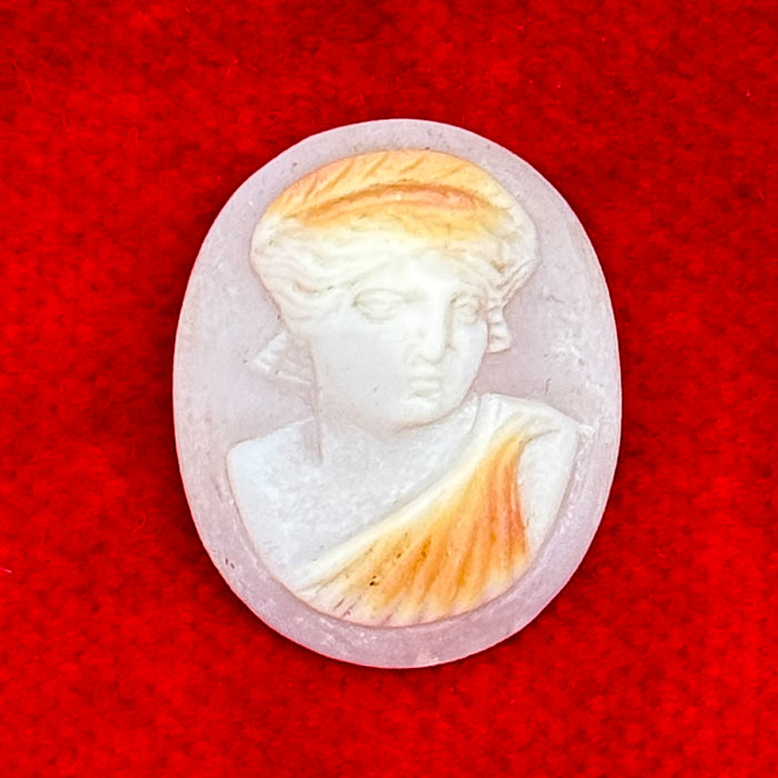 Cammeo figura femminile frontale senza montatura Italia 1900 ca