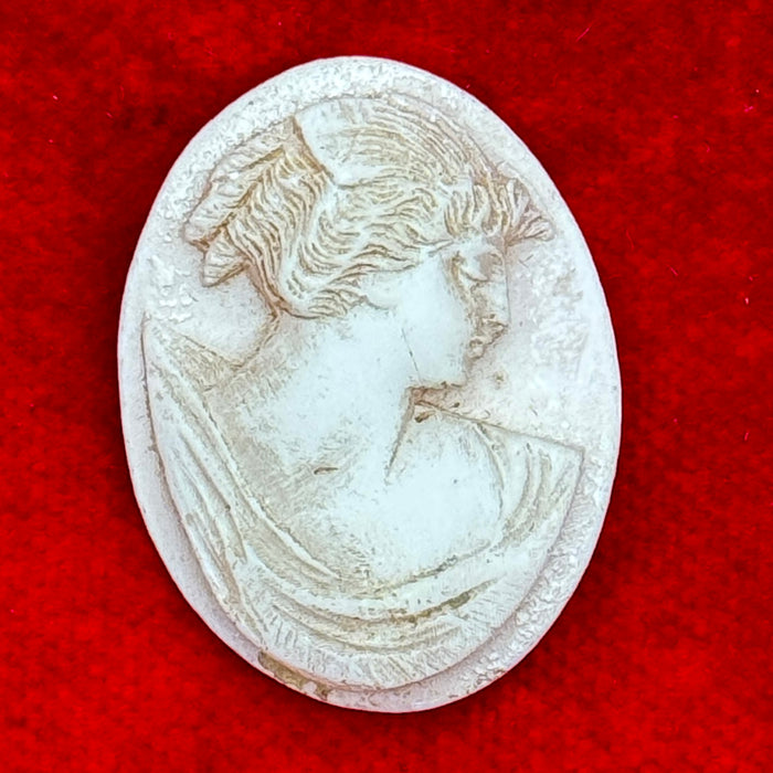 Cammeo figura femminile bianco no montatura Italia 1920 ca