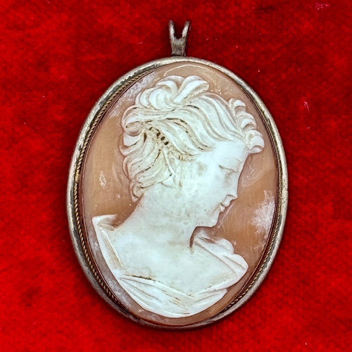 Cammeo figura femminile con montatura argento Italia 1920 ca