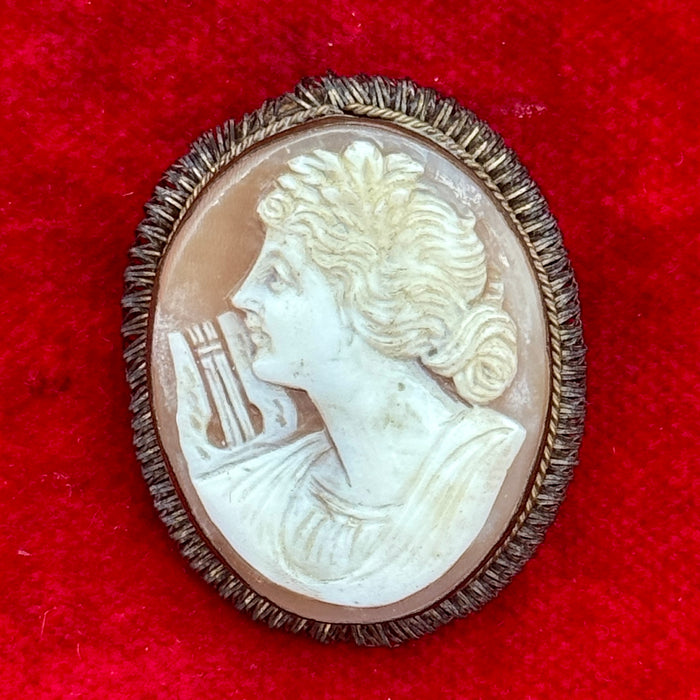 Cammeo figura femminile con lyra in montatura Italia 1920 ca