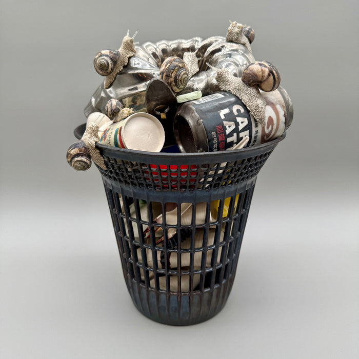 Bertozzi & Casoni – "Cestino della discordia" – scultura ceramica policroma - 2016